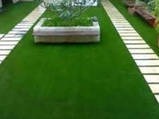 New & Soft Outdoor Artificial Garden Grass. 2