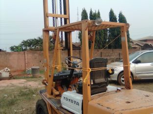 CLEAN 3 TONS TOYOTA FORKLIFT